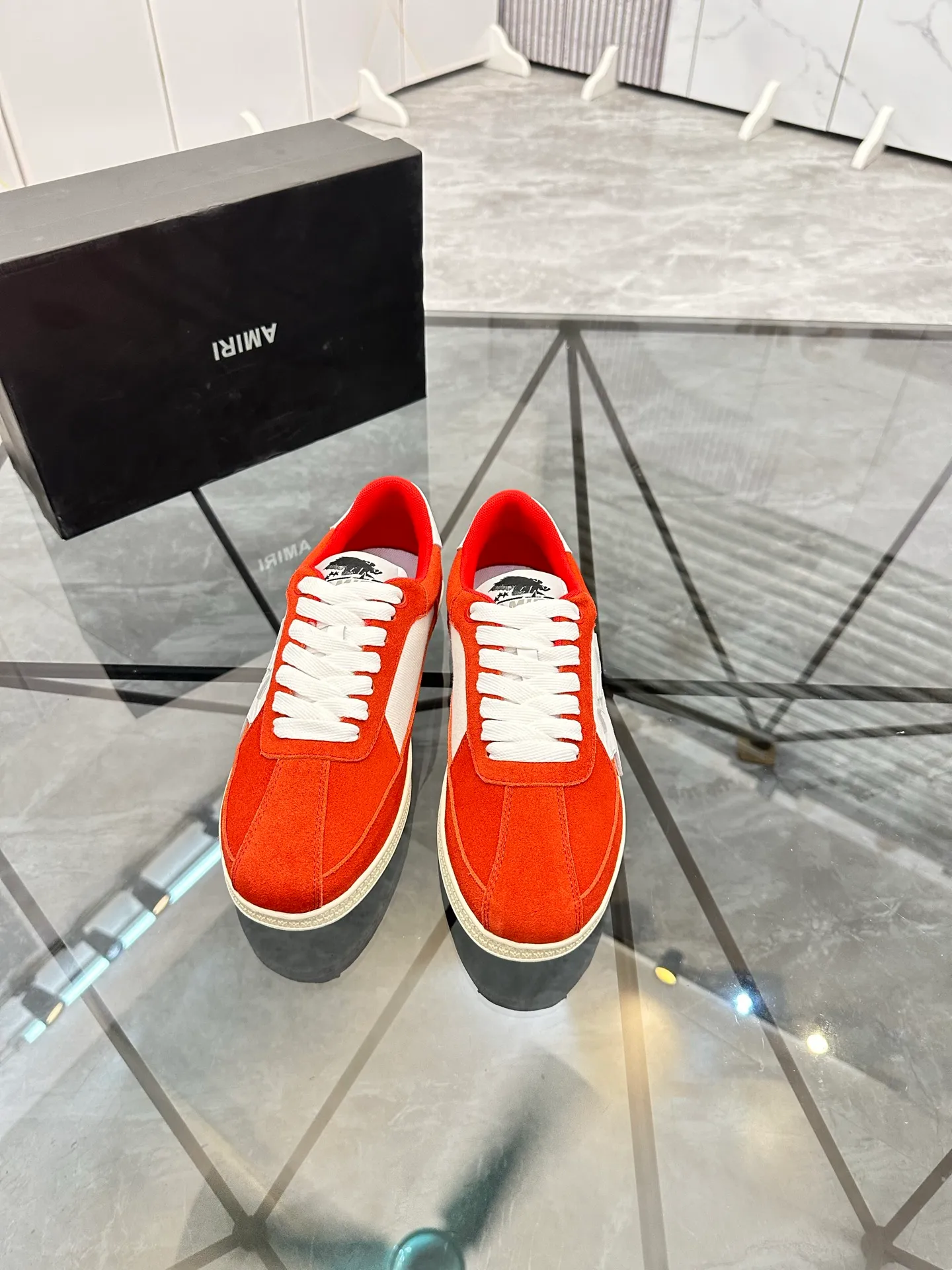 Men's shoes: 💰P420¥ Product trademark: AMIRI* "Amir*" low-top casual shoes Regular size: 38-45 (can be customized to 46) Product material: imported nubuck leather upper, breathable lining, original outsole. Number: 001